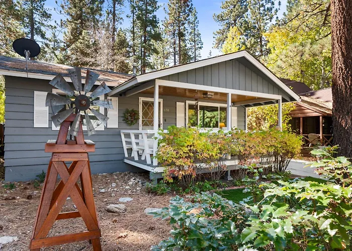 Tranquil Retreat With Fenced Backyard, Hot Tub & Bar